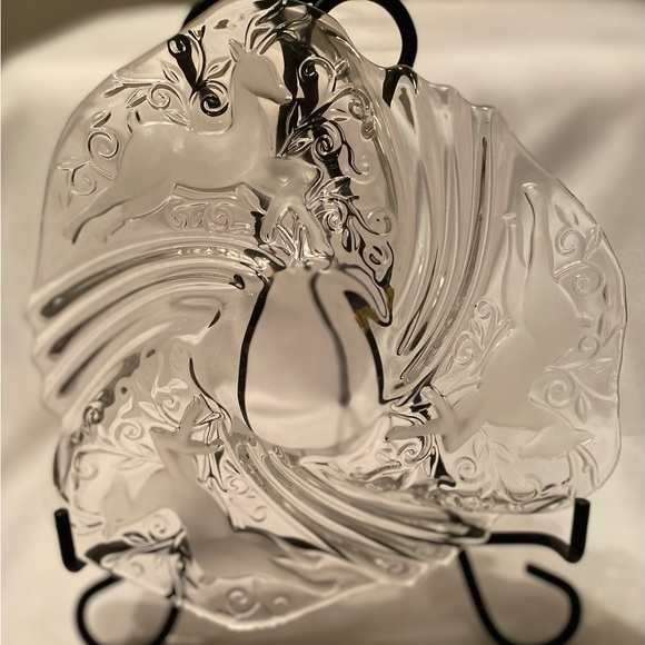Mikasa Christmas Medley 9" Candy Dish Clear Crystal Frosted Swirled Candy Dish - Picture 6 of 6